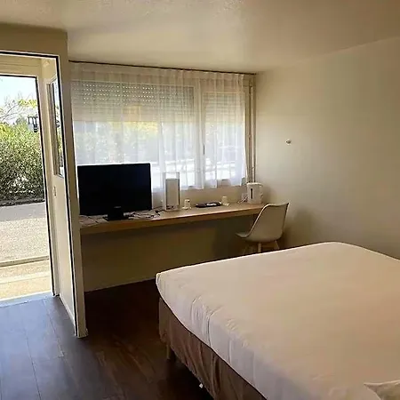 Hotel Kyriad Montpellier Ouest St Jean De Védas - A709 3*